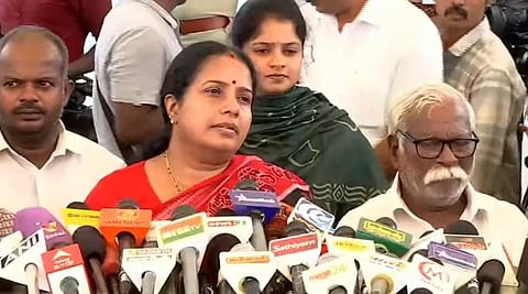செய்தியாளர்களைச் சந்தித்த பாஜக எம்எல்ஏ வானதி சீனிவாசன்