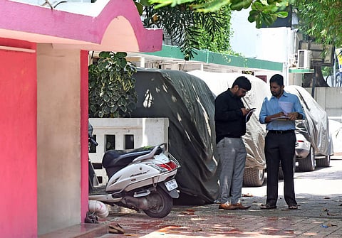 5-வது நாளாக தொடரும் வருமானவரி சோதனை: ஜெகத்ரட்சகன் உறவினர்களிடம் தீவிர விசாரணை