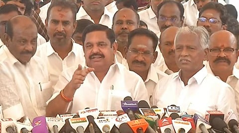 சட்டப்பேரவை வளாகத்தில் செய்தியாளர்களைச் சந்தித்த சட்டமன்ற எதிர்க்கட்சித் தலைவர் எடப்பாடி பழனிசாமி