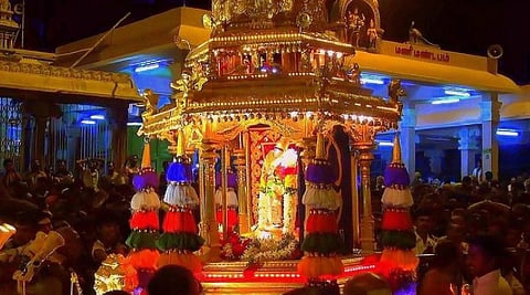 நவராத்திரி விழாவை முன்னிட்டு பழநியில் 9 நாட்களுக்கு தங்க ரதம் நிறுத்தம்