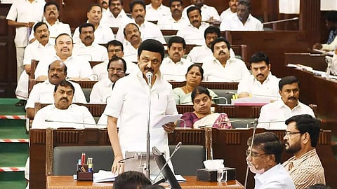 வணிக வரி ‘சமாதான்’ திட்டம் குறித்து சட்டப்பேரவையில் 110 விதியின்கீழ் அறிவிப்பை வெளியிட்டு பேசிய முதல்வர் ஸ்டாலின்.