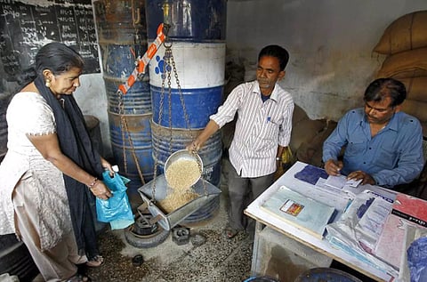 யுபிஐ மூலம் பணம் செலுத்தி ரேஷன் பொருள் வாங்கலாம்: சென்னை, புறநகர் பகுதிகளில் அறிமுகம்