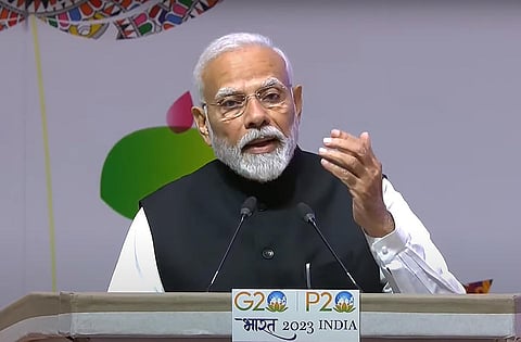 பி20 உச்சி மாநாட்டில் ரஷ்ய கூட்டமைப்பின் தலைவர் வேலன்டினா மத்வியன்கோவுடன், பிரதமர் மோடி பேசினார்.
