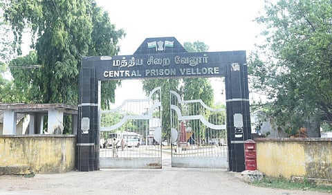 சிறைக் கைதிகளின் வழிபாட்டு உரிமைகளைப் பறிப்பதா?- அரசுக்கு இபிஎஸ் கண்டனம்