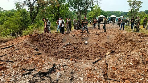 மாவோயிஸ்டுகளுக்கு ஆயுதம் விநியோகம் - உ.பி. காவல் அதிகாரிகள் உட்பட 24 பேருக்கு 10 ஆண்டு சிறை