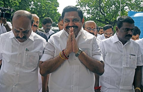 அதிமுகவின் 52-வது ஆண்டு தொடக்க நாளில் திமுக ஆட்சியை அகற்ற சூளுரை ஏற்போம்: தொண்டர்களுக்கு பழனிசாமி கடிதம்