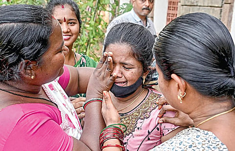 மயக்கமா கலக்கமா... மனதிலே குழப்பமா...