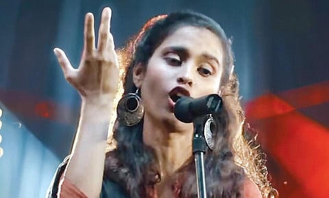 மலை மகளும் மண்ணின் மகளும்!