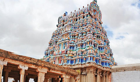 மூன்று கோலங்களில் அருளும் அழகு மன்னார்!