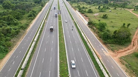 வரி உயர்வதைப் போல் சாலை வசதிகளும் மேம்படட்டும்