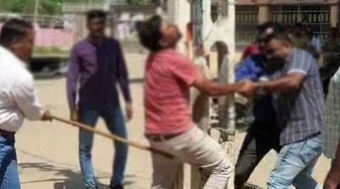 முஸ்லிம் இளைஞர்களை தாக்கிய போலீஸார் | கோப்புப்படம்