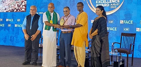 வெள்ளியங்கிரி உழவன் உற்பத்தியாளர் நிறுவனத்துக்கு தேசிய விருது: சத்குரு வாழ்த்து