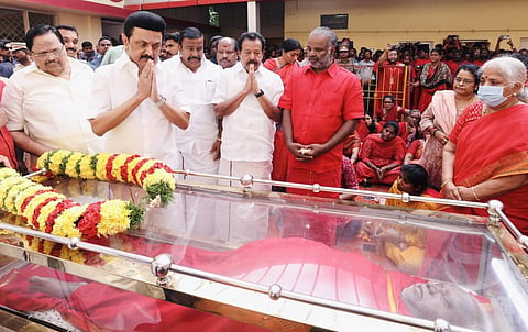 ஆன்மிக குரு பங்காரு அடிகளார் உடலுக்கு முதல்வர் ஸ்டாலின் அஞ்சலி