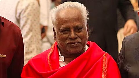 தமிழக அரசு மரியாதையுடன் 21 குண்டுகள் முழங்க பங்காரு அடிகளார் உடல் நல்லடக்கம்