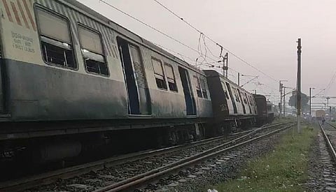 ஆவடி அருகே தடம் புரண்ட மின்சார ரயில் - பெரும் விபத்து தவிர்ப்பு