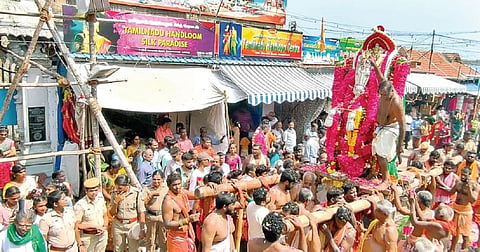 கன்னியாகுமரி பகவதியம்மன் பரிவேட்டை ஊர்வலம் - பல்லாயிரக்கணக்கான பக்தர்கள் திரண்டனர்