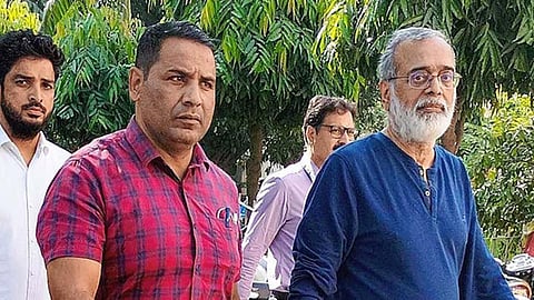 சீன நிறுவனங்களிடம் நிதியுதவி பெற்ற வழக்கு: ‘நியூஸ்கிளிக்’ ஆசிரியர், அதிகாரிக்கு நவம்பர் 2 வரை போலீஸ் காவல்