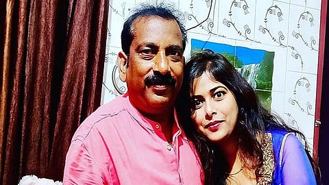 மகளின் விவாகரத்து முடிவை விழாவாக கொண்டாடிய தந்தை: மேளதாளத்துடன் மீண்டும் வீட்டுக்கு அழைத்து வந்தார்