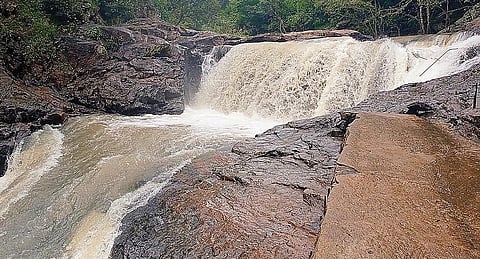பச்சமலையில் அமைந்துள்ள மங்களம் அருவி.