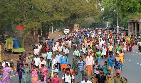 திருவண்ணாமலை கிரிவல பாதையில் கழிப்பறைக்கு ரூ.10 வசூல்: காற்றில் பறந்த ஆட்சியர் உத்தரவு