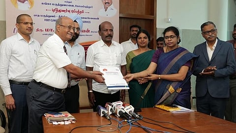 மருத்துவம் மற்றும் மக்கள் நல்வாழ்வுத் துறைக்கும் கோவை கங்கா மருத்துவமனை இடையே பாத மருத்துவம் - நீரிழிவு நோய் அறுவை சிகிச்சை சேவைகளுக்கான புரிந்துணர்வு ஒப்பந்தம்  கையெழுத்தானது.