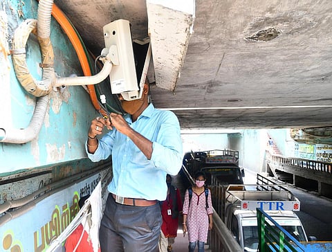 கண்காணிப்பு கேமராக்களை அடிக்கடி கண்காணிக்க சென்னை உயர் நீதிமன்றம் உத்தரவு
