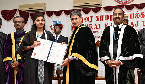 தமிழக அரசுக்கு பாராட்டு முதல் காலி இருக்கைகள் வரை - ஆளுநர் பங்கேற்ற காமராசர் பல்கலை. பட்டமளிப்பு விழா ஹைலைட்ஸ்