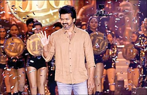 சென்னை நேரு உள்விளையாட்டு அரங்கில் நேற்று நடைபெற்ற ‘லியோ’ திரைப்படத்தின் வெற்றி விழாவில் நடிகர் விஜய்.