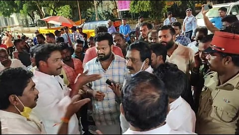 புதுச்சேரி தொழிற்சாலை தீ விபத்து: 14 பேர் காயம்; 4 பேர் கவலைக்கிடம் - பொதுமக்கள் போராட்டம்