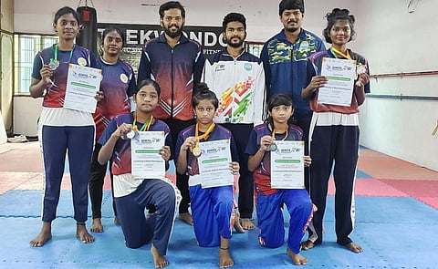 மாநில அளவிலான கிக் பாக்ஸிங் சாம்பியன்ஷிப்: 2 தங்கம், 2 வெள்ளி, 5 வெண்கலம் வென்று மதுரை மாணவிகள் சாதனை