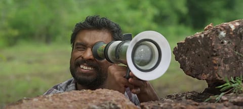 வித்தியாசமான தோற்றத்தில் டோவினோ தாமஸ் - ‘அத்ரிஷ்ய ஜலகங்கள்’ ட்ரெய்லர் எப்படி?
