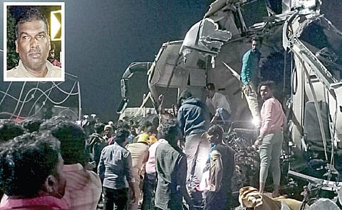 வாணியம்பாடி அருகே விபத்தில் சிக்கிய சொகுசுப்  பேருந்தில் இருந்த பயணிகளை மீட்கும் பணியில் ஈடுபட்ட பொதுமக்கள்.﻿﻿ (உள்படம்) மாரடைப்பால் உயிரிழந்த தலைமைக் காவலர் முரளி.