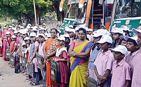 வகுப்பறைகளுக்கு ஒரு நாள் விடுப்பு