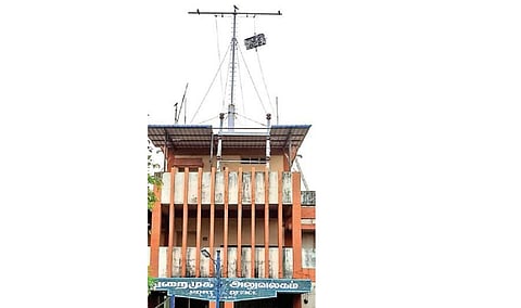 நாகை, காரைக்கால் துறைமுகங்களில் 1-ம் எண் புயல் எச்சரிக்கை கூண்டு ஏற்றம்