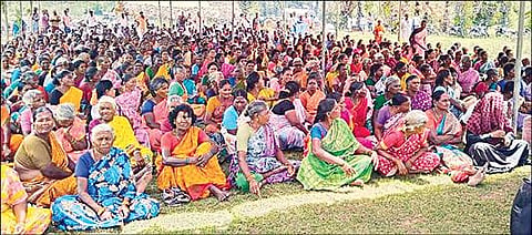 போராட்டத்தில் ஈடுபட்ட பொதுமக்கள். (கோப்பு படம்)