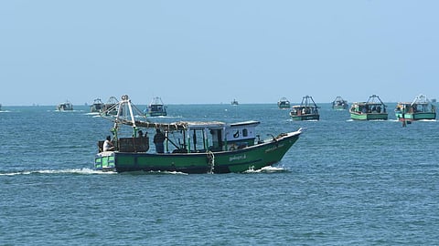 இலங்கை கடற்படையினரால் பாம்பன் மீனவர்கள் 22 பேர் கைது