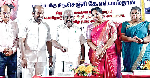 ரெப்கோ வங்கியின் 55-வது நிறுவன தின விழாவில் பங்கேற்ற தமிழக அரசின் சிறுபான்மையினர் நலன் மற்றும் வெளிநாடு வாழ் தமிழர்கள் நலத் துறை அமைச்சர் செஞ்சி கே.எஸ்.மஸ்தான் ‘ரெப்கோ-55’ என்ற புதிய வைப்புத் தொகை திட்டம், ‘ரெப்கோ ஃபெளக்ஸி ஓடி’ என்ற தொழில் கடன் திட்டம், தாயகம் திரும்பியோருக்கான இருசக்கர வாகன கடன் மற்றும் வீடு சீரமைப்புக்கான சிறப்பு கடன் திட்டம் ஆகியவற்றை தொடங்கிவைத்தார். இதில் ரெப்கோ வங்கியின் தலைவர் சந்தானம், மேலாண்மை இயக்குநர்  ஆர்.எஸ்.இசபெல்லா, அகதிகள் மறுவாழ்வு நல ஆணையர் ஜெசிந்தா லாசரஸ் மற்றும் ரெப்கோ வீட்டுக் கடன் நிறுவனத்தின் தலைவர் தங்கராஜ் ஆகியோர் பங்கேற்றனர்.
படம்: ம.பிரபு