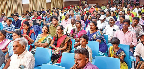 ‘இந்து தமிழ் திசை’ நாளிதழ் மற்றும் வர்த்தமானன் பதிப்பகம் சார்பில் திருச்சியில் நடைபெற்ற  வாசிப்புத் திருவிழாவில் பங்கேற்ற வாசகர்கள்.படங்கள்: ர.செல்வமுத்துகுமார்
