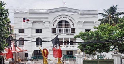 இபிஎஸ் தலைமையில் நாளை அதிமுக மாவட்டச் செயலாளர்கள், பொறுப்பாளர்கள் கூட்டம்