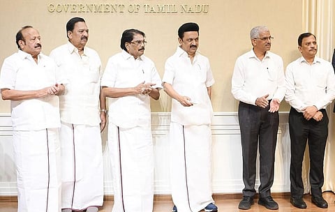 இணையவழி மூலமாக நிலஅளவைக்கு விண்ணப்பிக்கும் புதிய வசதியை தமிழக முதல்வர் மு.க.ஸ்டாலின் தொடங்கி வைத்தார்