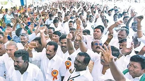 ஊராட்சிகளின் அதிகாரத்தை பறிக்கும் சட்ட திருத்தத்தை தமிழக அரசு திரும்ப பெற வேண்டும்: ஊராட்சி தலைவர்கள் வலியுறுத்தல்