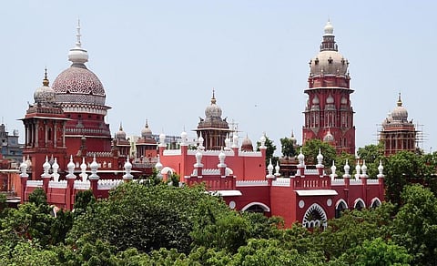 விளையாட்டு மைதானம், சர்வதேச கருத்தரங்குகளில் மதுபானம் விற்பது சட்டத்துக்கு எதிரானது: தலைமை நீதிபதி அமர்வு கருத்து