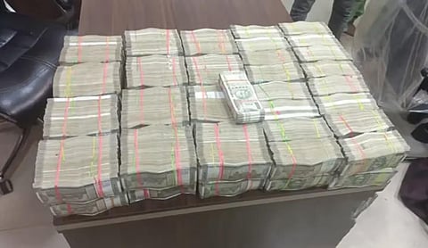 சென்னையில் ரூ.2 கோடி ஹவாலா பணம் பறிமுதல்: தகவல் தந்த ஆட்டோ ஓட்டுநருக்கு பாராட்டு