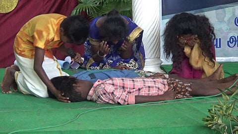 மாணவியின் அந்த அழுகை... - போதைப் பொருட்களுக்கு எதிராக ஈர்த்த பழங்குடி மாணவர்களின் நாடகம்!