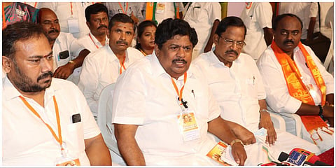 சேலத்தில் நிருபர்களுக்கு பேட்டியளித்த பாஜக மாநில துணை தலைவர் கே.பி ராமலிங்கம். 