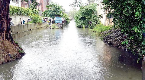 சென்னையில் கனமழையால் குடியிருப்புகள், சாலைகளில் வெள்ளம்: 2 பேர் உயிரிழப்பு