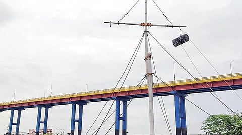 வங்க கடலில் காற்றழுத்த தாழ்வு மண்டலம்: பாம்பனில் 1-ம் எண் புயல் கூண்டு ஏற்றம்