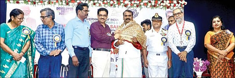 நாட்டின் வளர்ச்சியில் ஆர்வமுடன் பங்கேற்போம்: இளைஞர்களுக்கு இணையமைச்சர் எல்.முருகன் அழைப்பு
