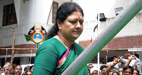 அதிமுக பொதுச் செயலாளர் பதவியில் இருந்து சசிகலாவை நீக்கியது செல்லுமா, செல்லாதா?- சென்னை உயர் நீதிமன்றம் நாளை தீர்ப்பு