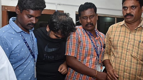 லஞ்சம் வாங்கியதாக அதிகாரி கைது செய்யப்பட்ட விவகாரம்: அமலாக்கத் துறைக்கு அரசியல் தலைவர்கள் கண்டனம்